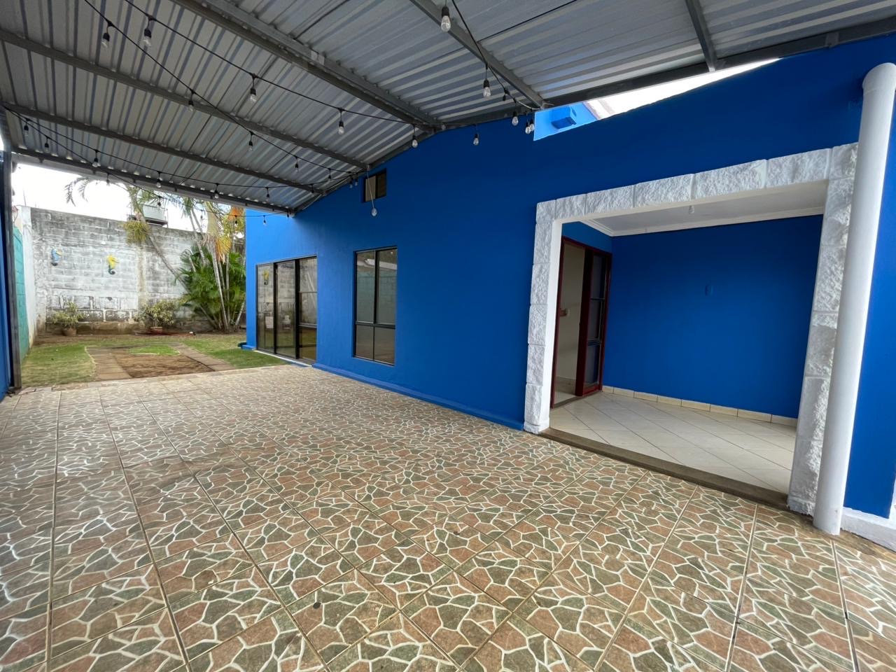 CASA EN VENTA KM 14 CARRETERA A MASAYA DENTRO DE RESIDENCIAL, NICARAGUA