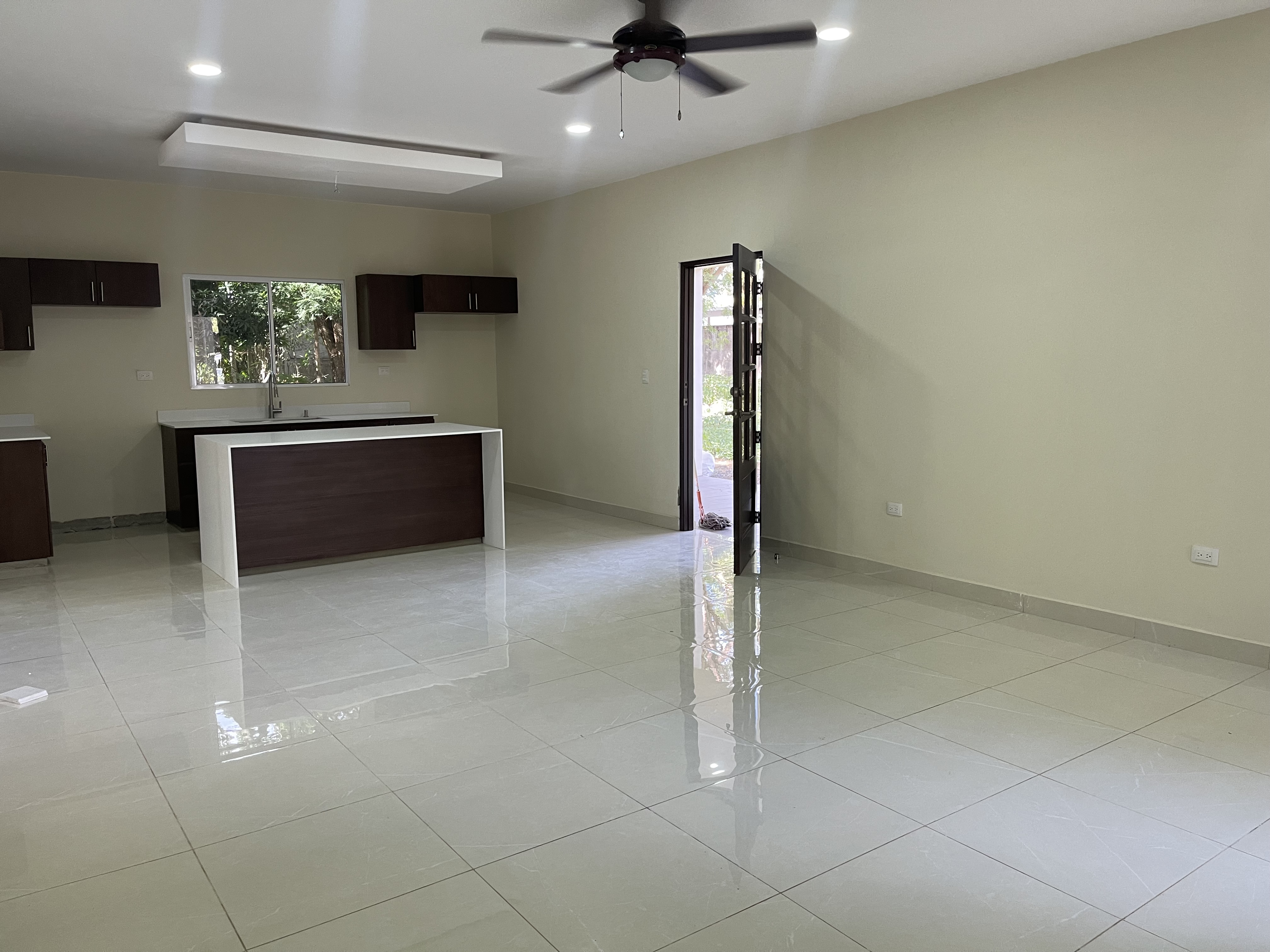 CASA NUEVA EN RESIDENCIAL PRIVADO KM 14 CARRETERA A MASAYA HACIA VERACRUZ NICARAGUA