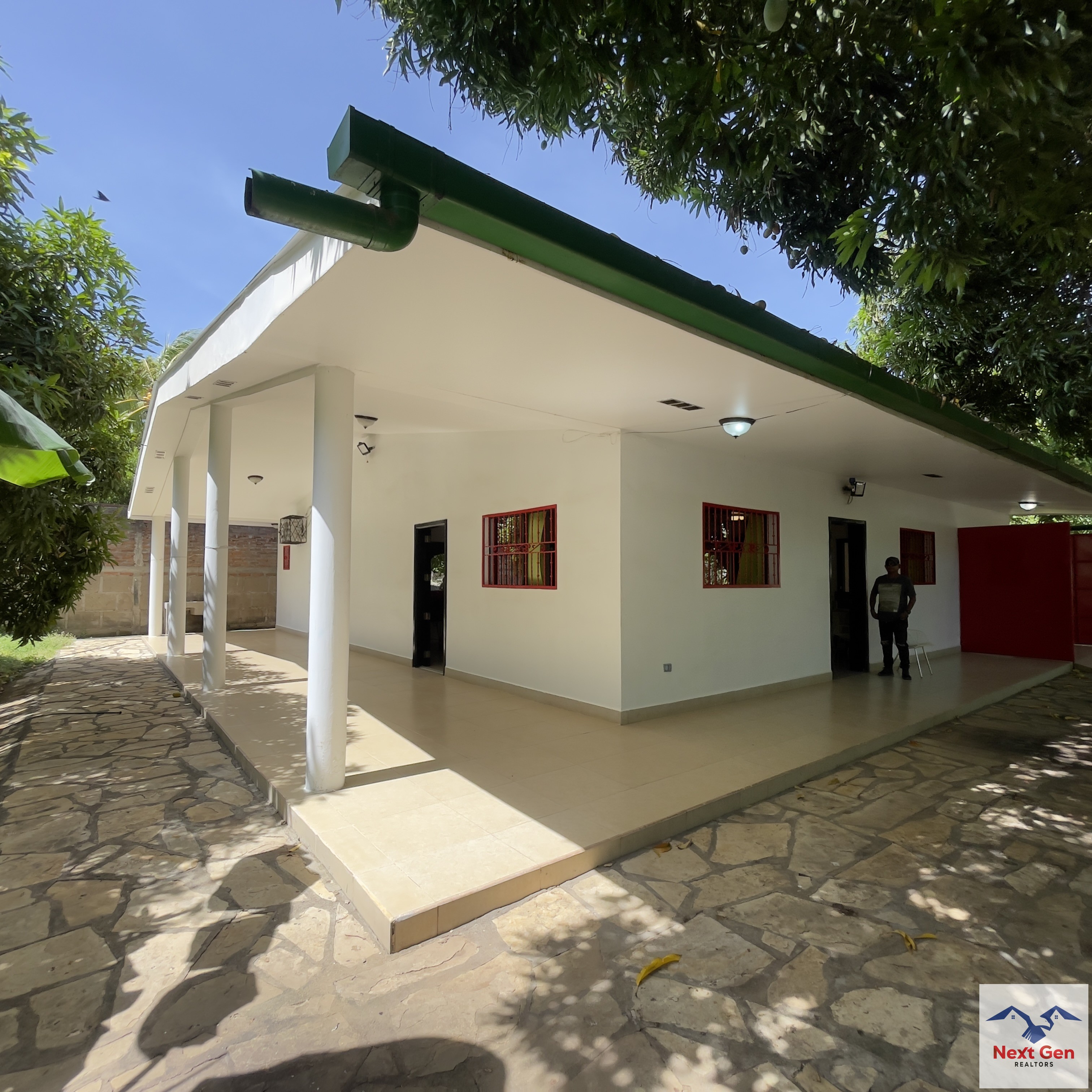 CASA EN VENTA ESTILO QUINTA EN NAGAROTE