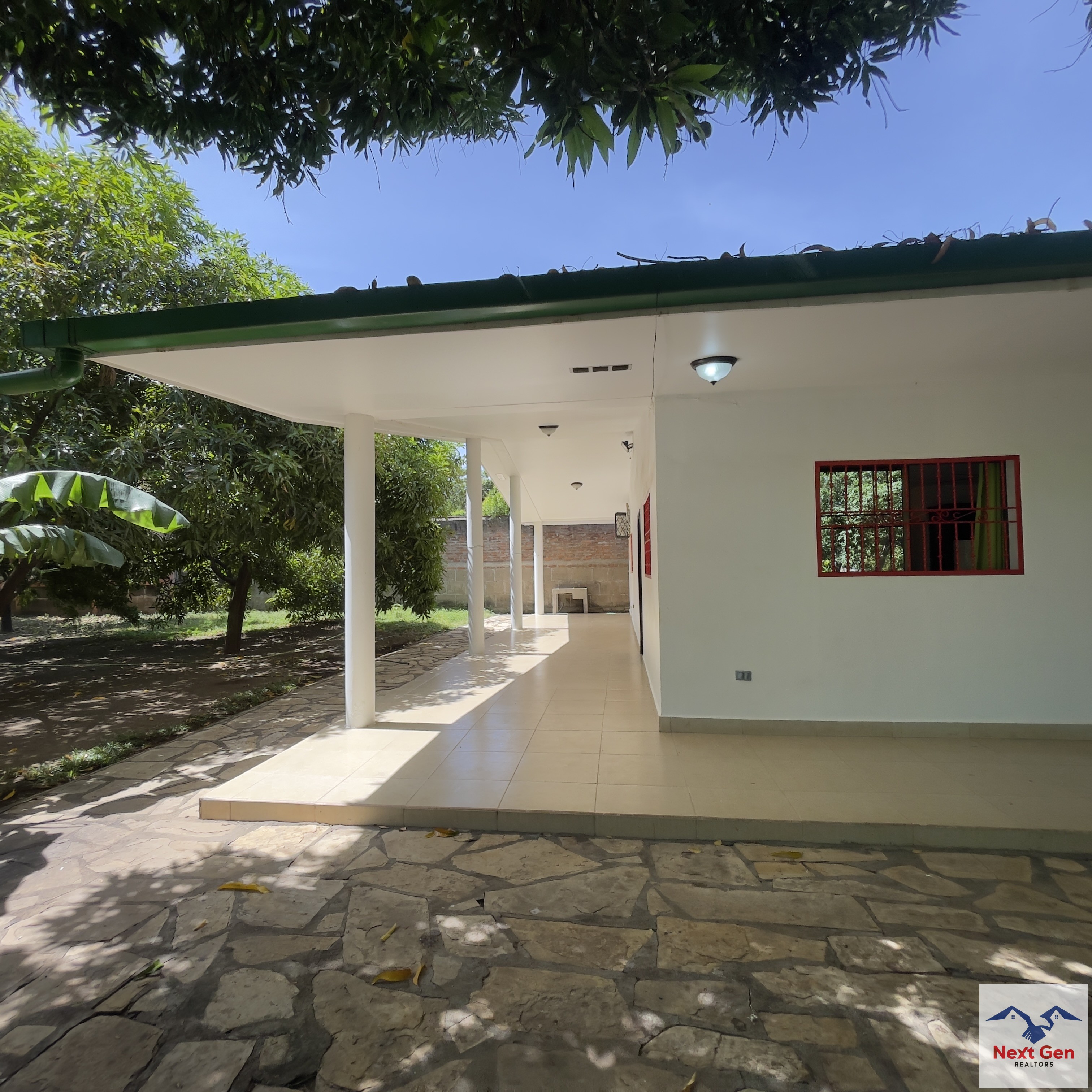 CASA EN VENTA ESTILO QUINTA EN NAGAROTE