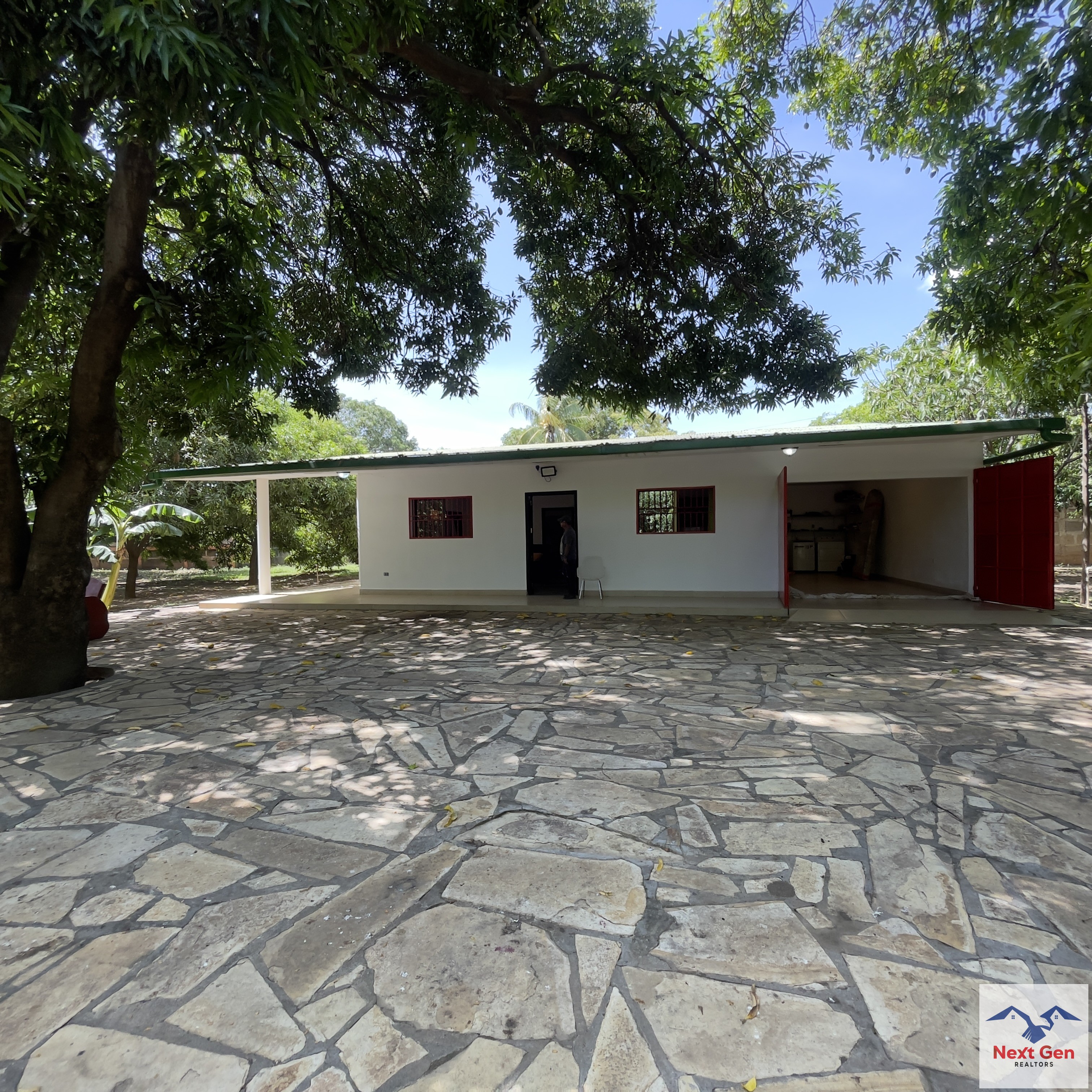 CASA EN VENTA ESTILO QUINTA EN NAGAROTE