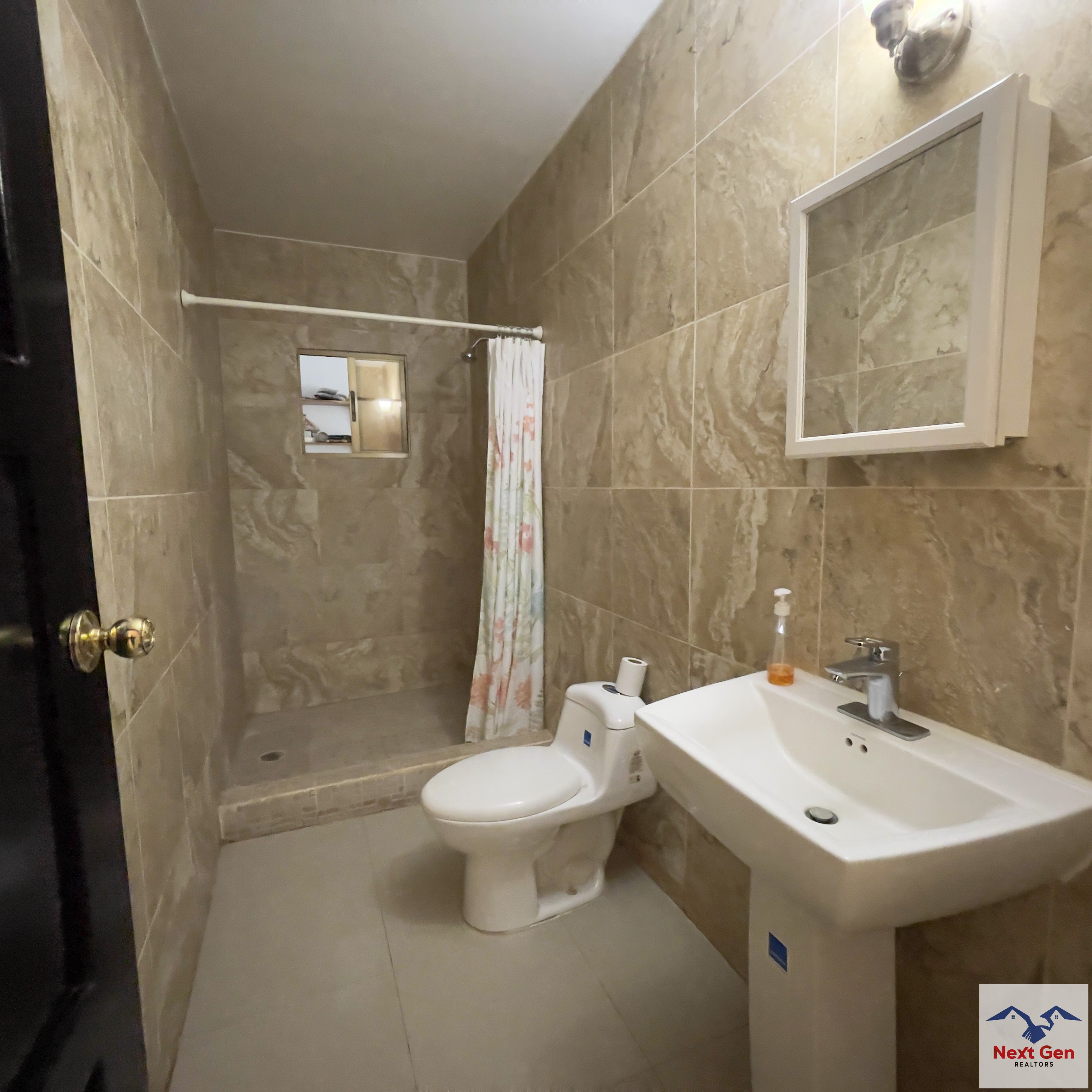 CASA EN VENTA ESTILO QUINTA EN NAGAROTE