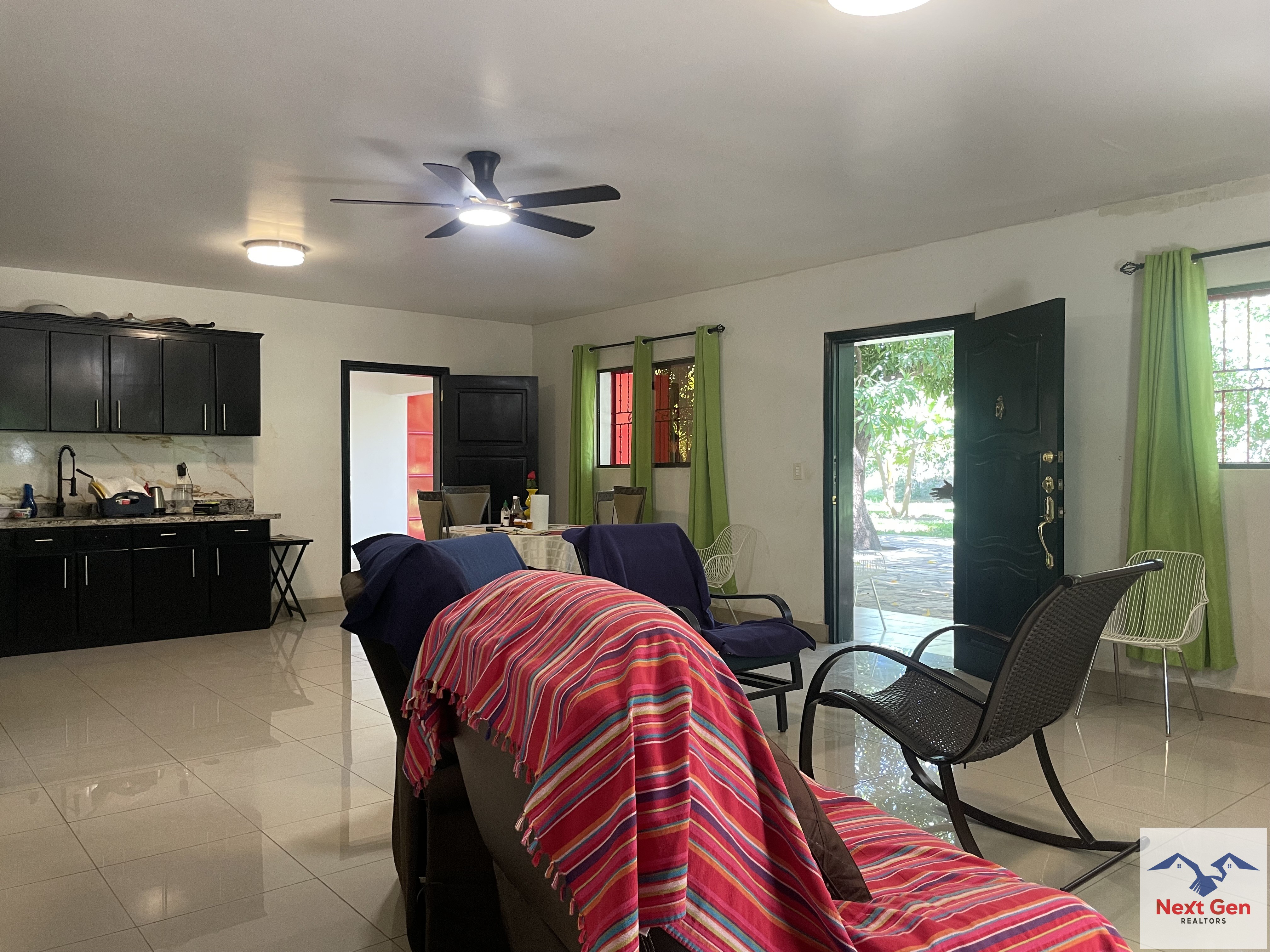 CASA EN VENTA ESTILO QUINTA EN NAGAROTE