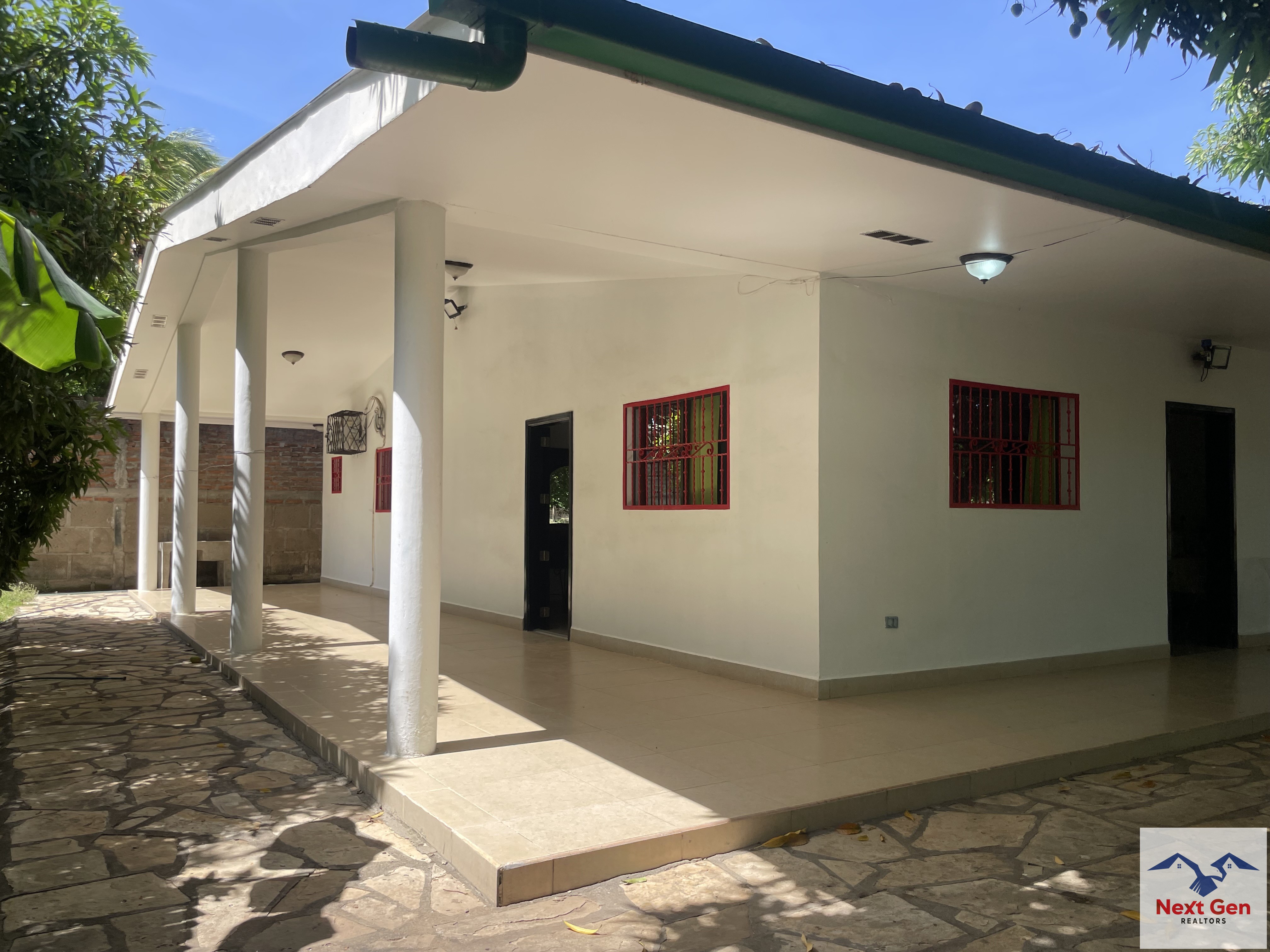 CASA EN VENTA ESTILO QUINTA EN NAGAROTE