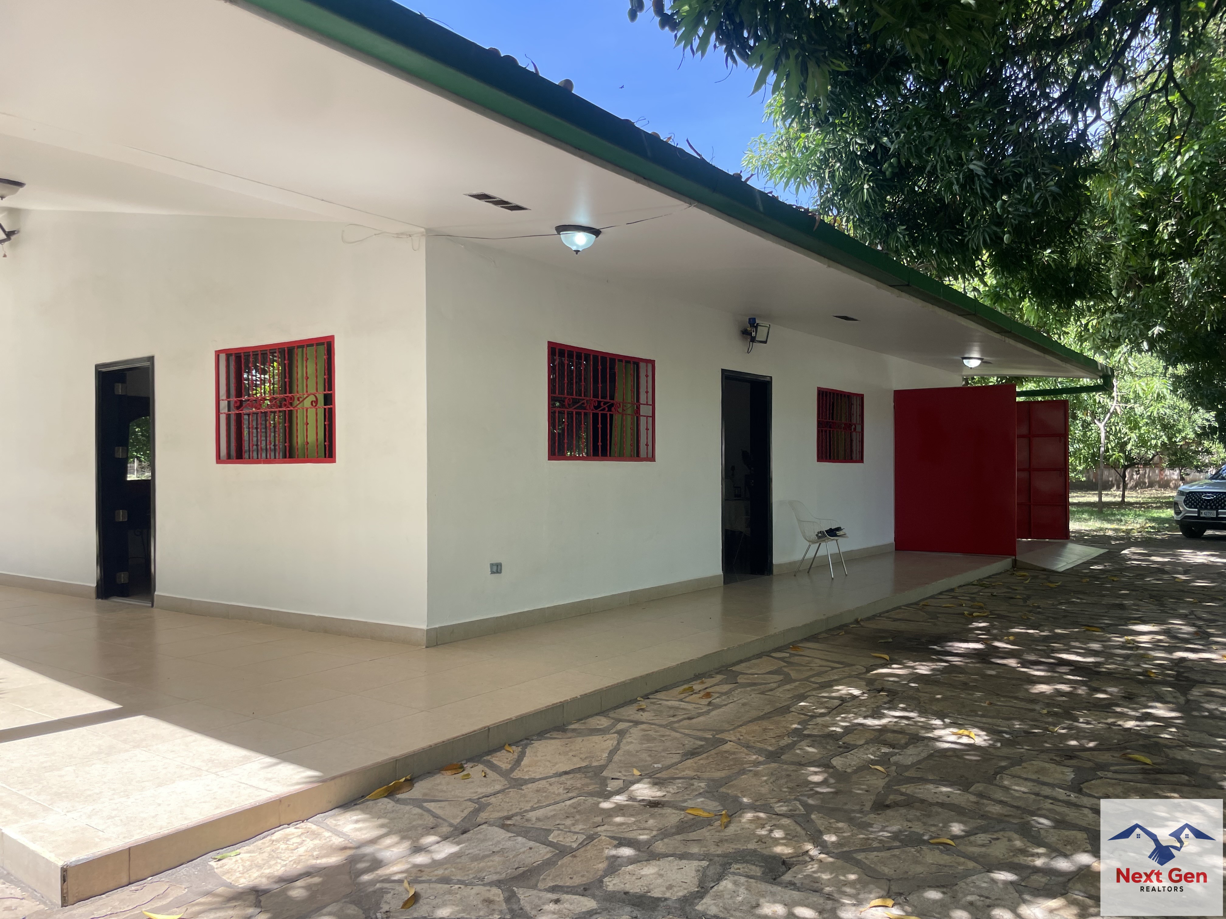CASA EN VENTA ESTILO QUINTA EN NAGAROTE