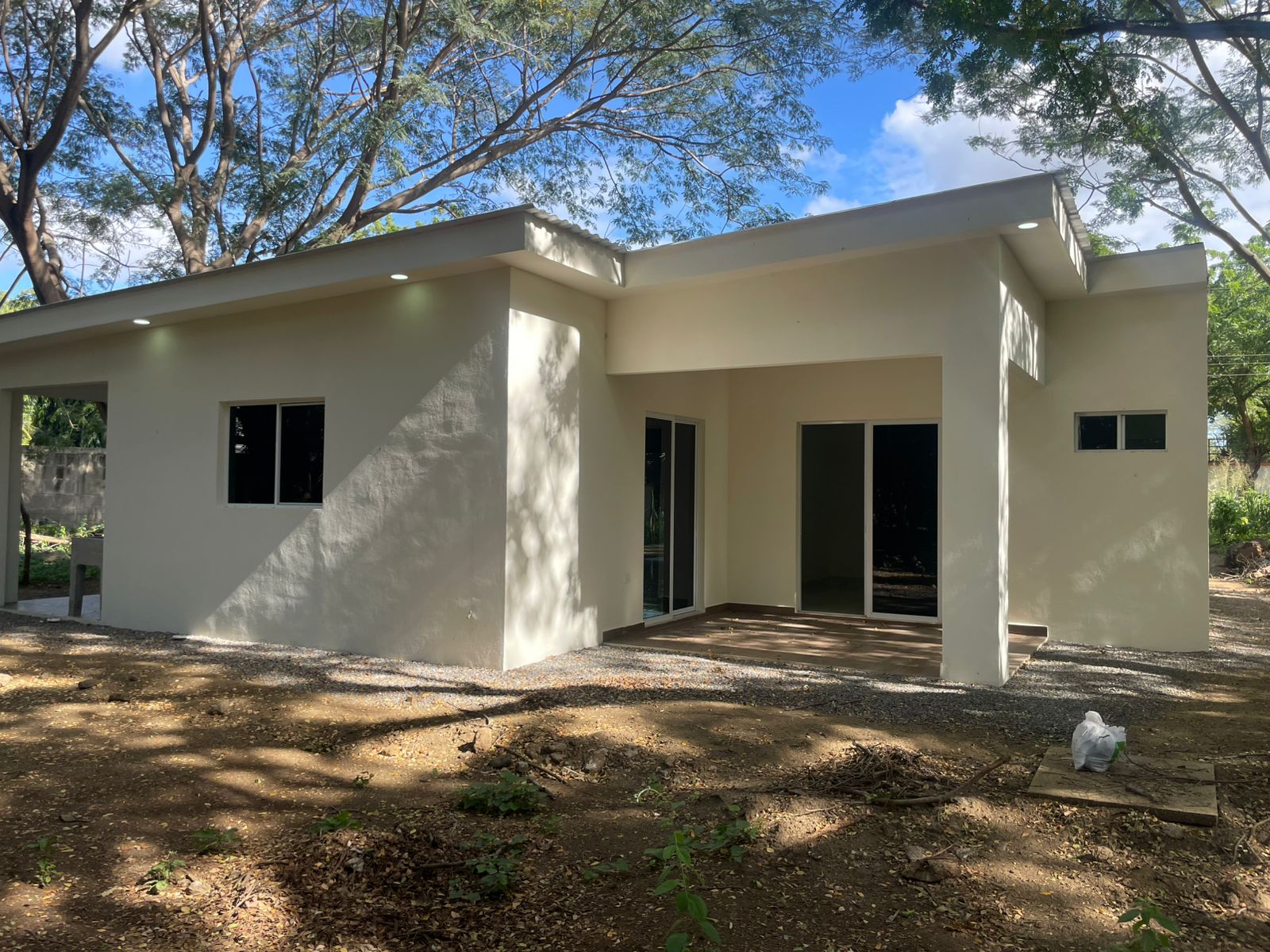 CASA NUEVA EN RESIDENCIAL PRIVADO KM 14 CARRETERA A MASAYA HACIA VERACRUZ NICARAGUA