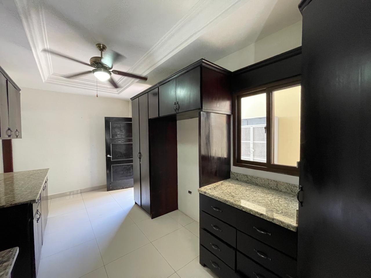 ELEGANTE Y AMPLIA CASA EN VENTA EN RESIDENCIAL PRIVADO CERCA DE LA ROTONDA TICUANTEPE