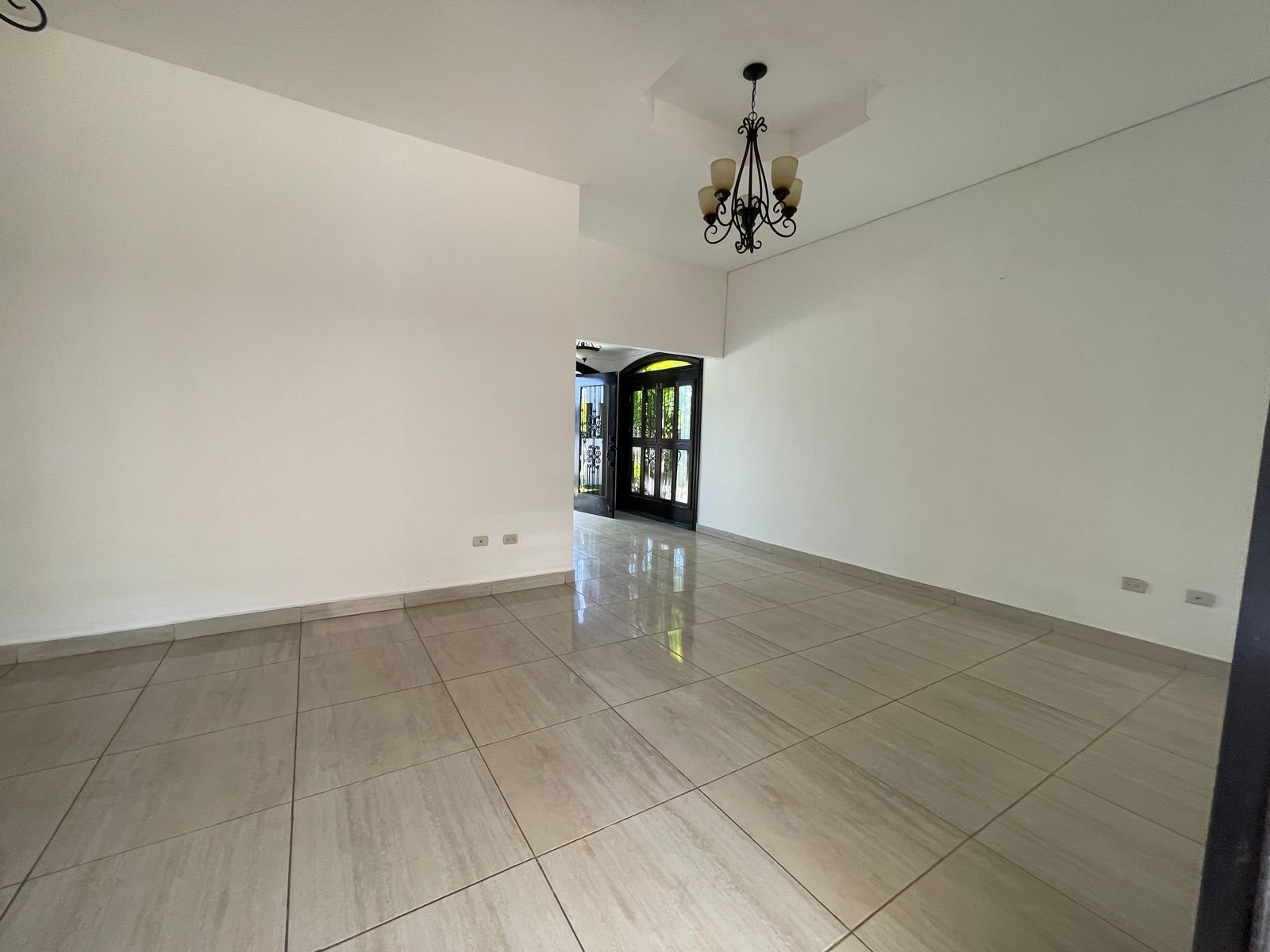 🏡 Casa Espaciosa y Completa en Venta - Sector Veracruz Nicaragua