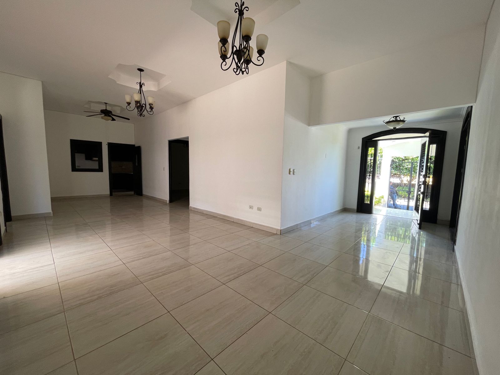 🏡 Casa Espaciosa y Completa en Venta - Sector Veracruz Nicaragua